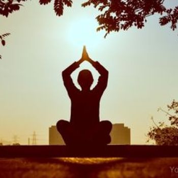 Pratiquant méditation Jyotish