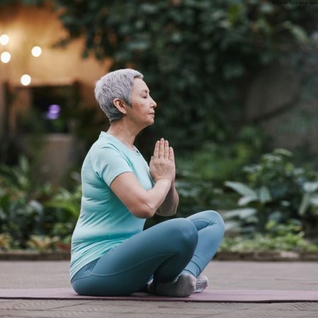 Cours de yoga en ligne pour tous, du débutant au sénior,en direct et en replay