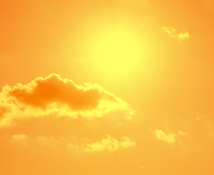Nuages et soleil symboles du Serpent d'Eau