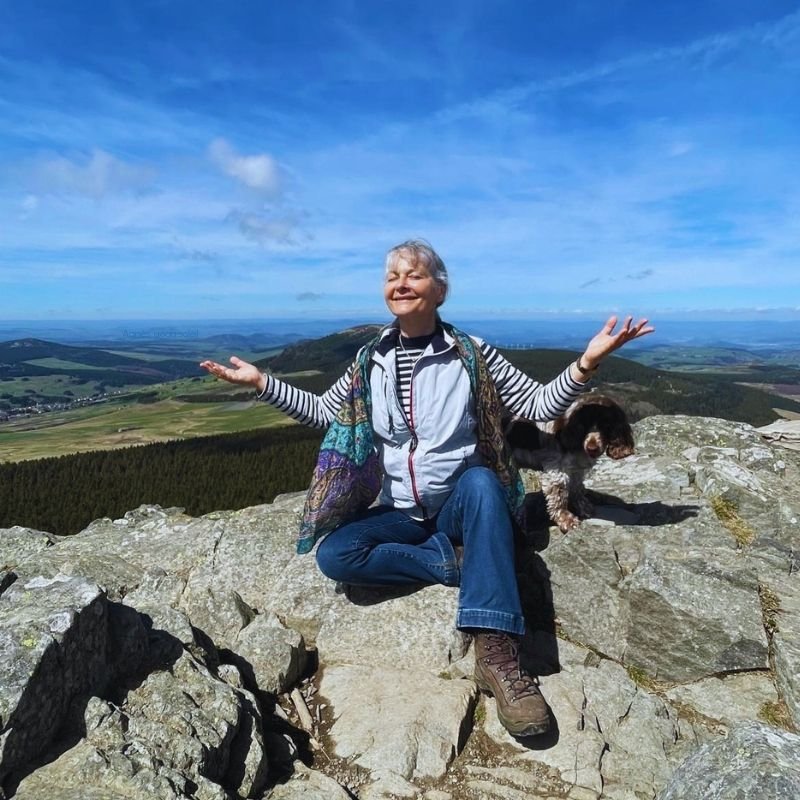 Agnès Moriconi salutant le soleil